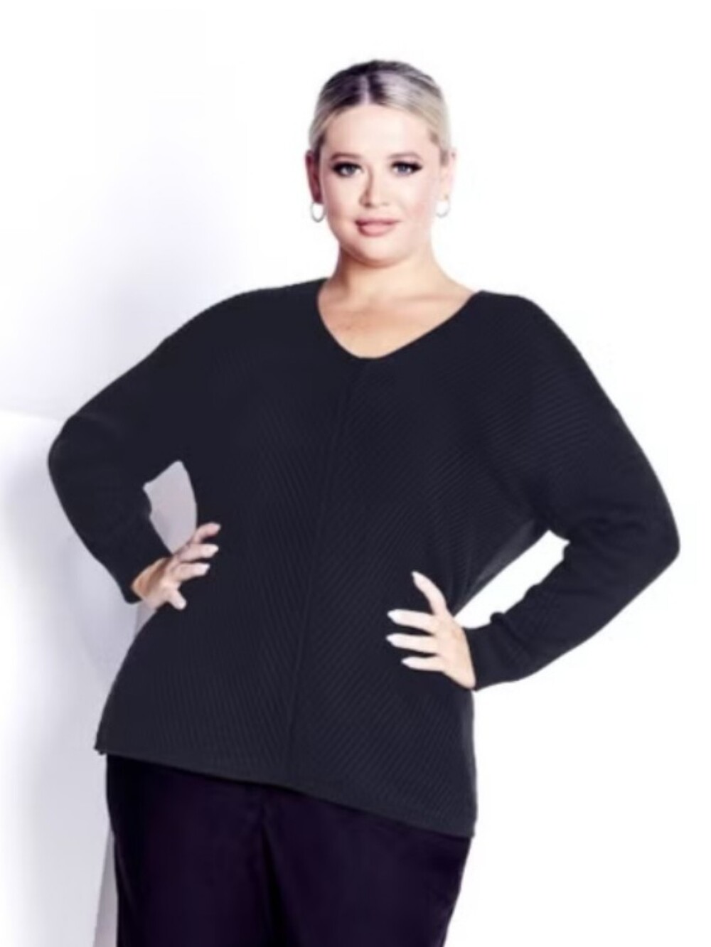 THE AVENUE " Prim Rose" Ribbed Scoop Neck Sweater - Black